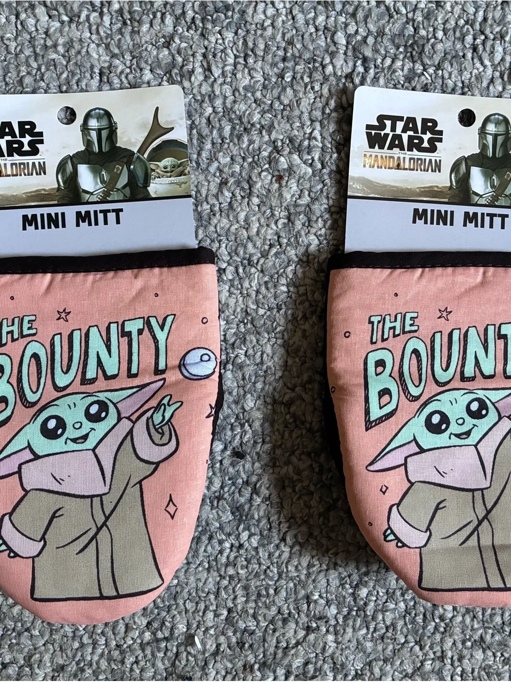 Disney Star Wars The Mandalorian Grogu Mini Mitts set of 2